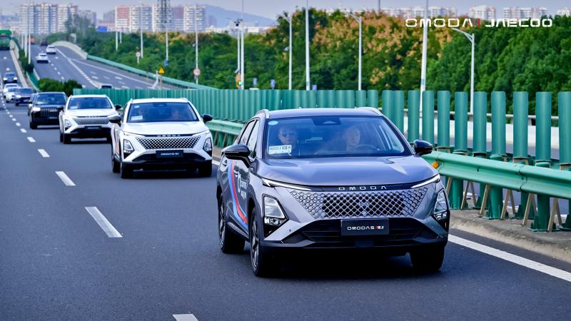 Mobil Hybrid Omoda melakukan touring sekaligus uji ketangguhan dan efisiensi