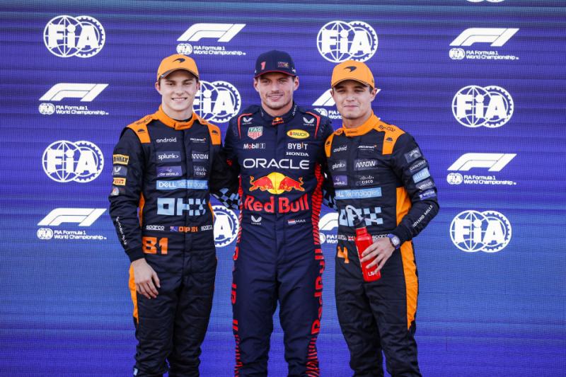 Max Verstappen diapit Lando Norris dan Oscar Piastri, pelakon duel segi tiga di Meksiko. (Foto: f1)