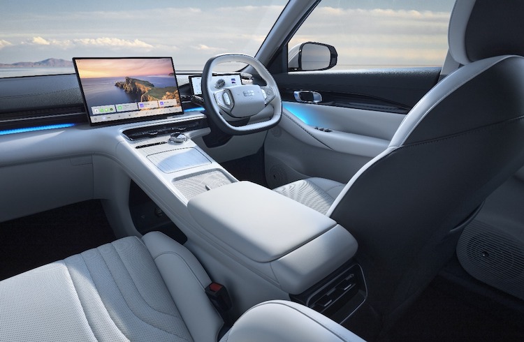 Geely EX5 pakai Apple CarPlay dan kontrol volume untuk AVAS Low Speed Alert