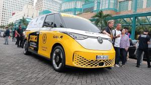 VW ID. Buzz World Tour Singgah di Indonesia, Buktikan Ketangguhan Mobil Listrik Lintas Benua!