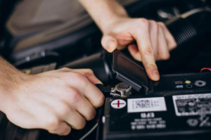 Waspada Ini Ciri-Ciri Arus Listrik Motor Gak Stabil dan Dampaknya ke Performa Mesin