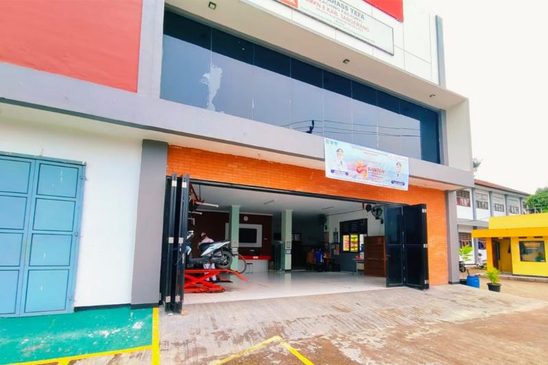 Bengel AHASS melakukan pendampingan kepada siswa untuk melayani konsumen dengan standar Honda