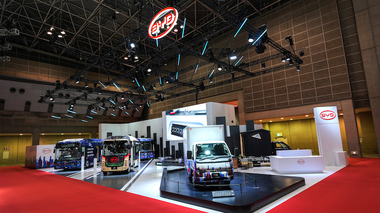 Booth BYD di Japan Mobility Show 2025 dengan ragas mobil andalan dan model baru