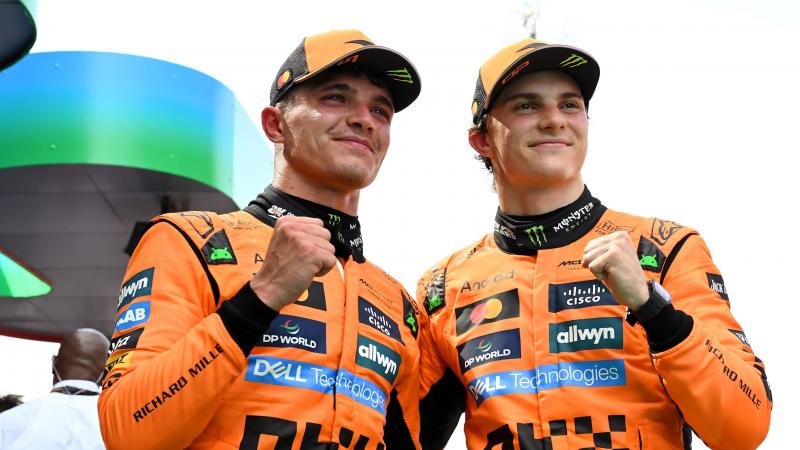 Duet McLaren Lando Norris dan Oscar Piastri,  hanya selisih 1 poin menuju GP Brasil pekan ini. (Foto: f1)