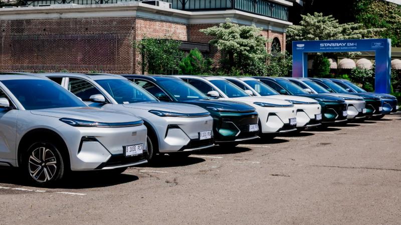 Penyerahan Unit Perdana Geely Starray EM-i (Foto: Geely Auto Indonesia)