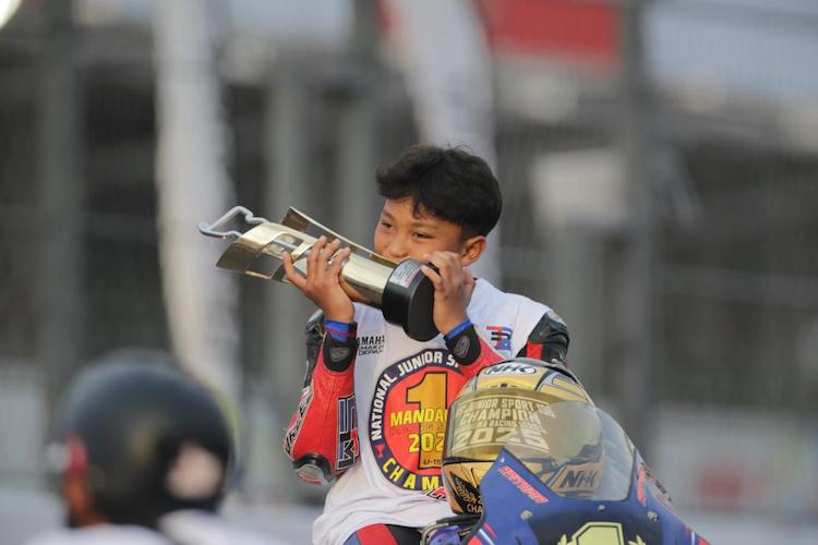 Salah satu pembalap muda yang meraih juara di ajang Kejurnas Pertamina Mandalika Racing Series 2025