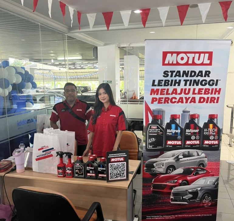 Booth Motul di lokasi acara bareng OLXmobbi yang berikan pelumas berkualitas tinggi bagi konsumen 