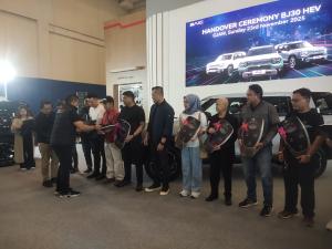 BAIC Mulai Kirim 100 Unit SUV BJ30 Hybrid Batch Pertama, 10 Orang Langsung Terima di GJAW 2025