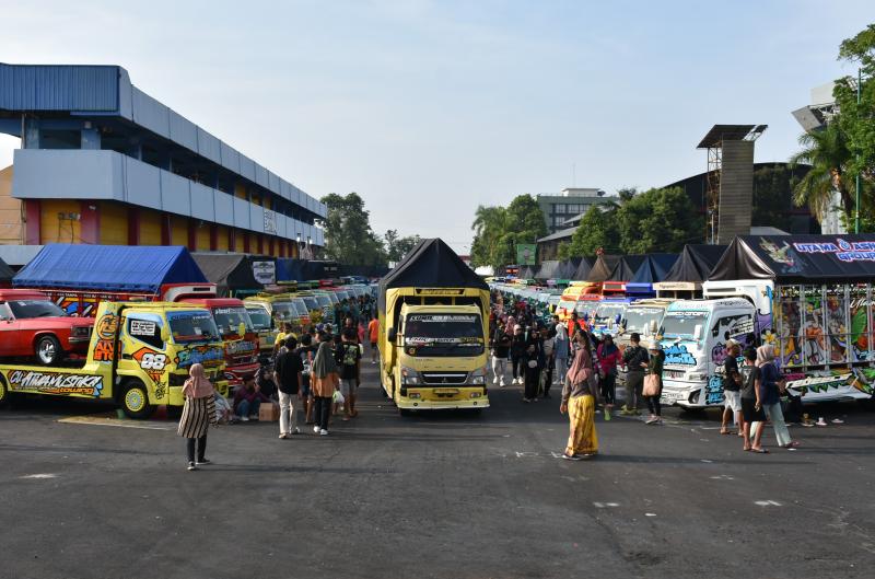Deretan truk Canter modifikasi yang hadir dalam JAMNAS XII CMIC