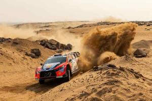 WRC 2025 Arab Saudi: Sebastien Ogier Juara Dunia Sementara. Duel Segi Tiga Sesama Toyota Ditentukan Dalam 3 SS Terakhir