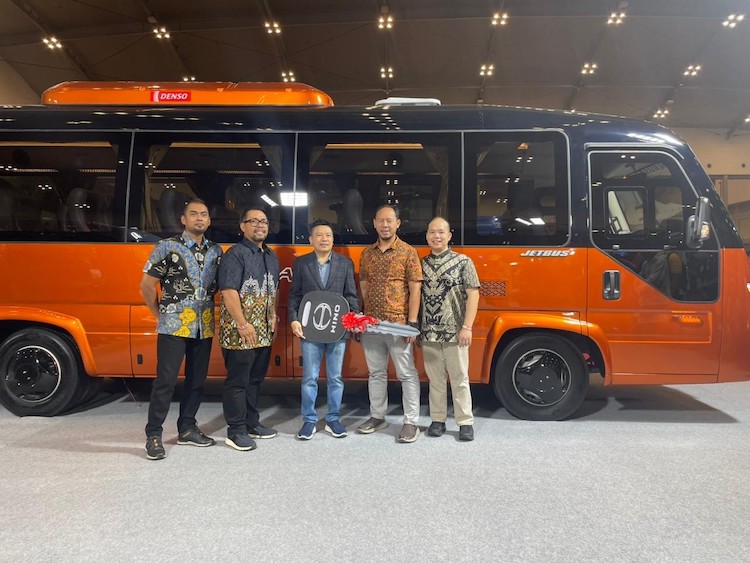 Bus Hino GB 150 L yang menjadi andalan untuk angkutan pariwisata