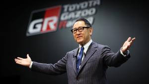 Sentuhan Emas Sang Master Driver, Akio Toyoda Dianugerahi "Golden Steering Wheel" Atas Transformasi Toyota