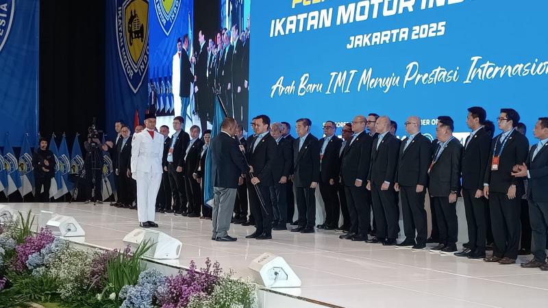 Moreno Soeprapto saat dilantik jadi Ketua IMI Pusat. (Foto: mobilinanews)