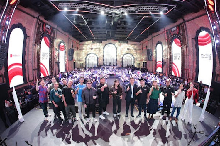 Petinggi Dyandra Promosindo berfoto bareng dengan partners yang menjadi bagian dari penyelenggaraan IIMS 2026