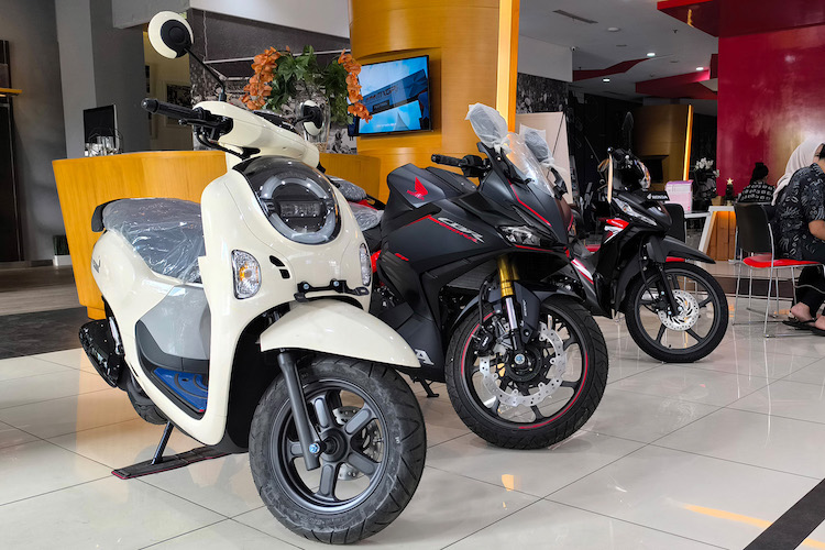 Deretan motor Honda di sebum diler Wahana Makmur Sejati