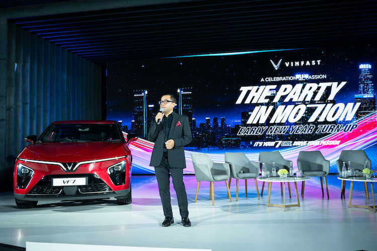 Chief Executive Officer VinFast Indonesia, Kariyanto Hardjosoemarto berbagi informasi tentang SUV listrik VinFast VF 7