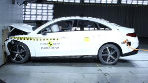 Mercedes-Benz CLA Raih Bintang Lima di Uji Keselamatan Euro NCAP 2025