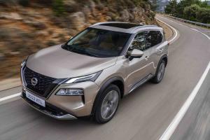 Nissan Serahkan X-Trail e-POWER with e-4ORCE Perdana untuk Konsumen