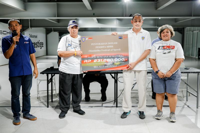 Penyerahan donasi dari pembalap dan pecinta Motorsport untuk bencana Sumatera