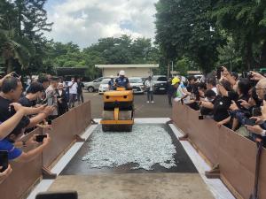 Dukung Konsumen Dapatkan Produk Berkualitas, Niterra Musnahkan Belasan Ribu Busi NGK Palsu