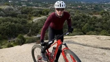 Lancar bersepeda, tiba saatnya Marc Marquez kembali main motor. (Foto: gpone)