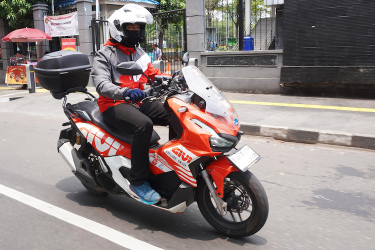 Bikers Komunitas Motor Honda berkendara aman lengkap dengan riding gear