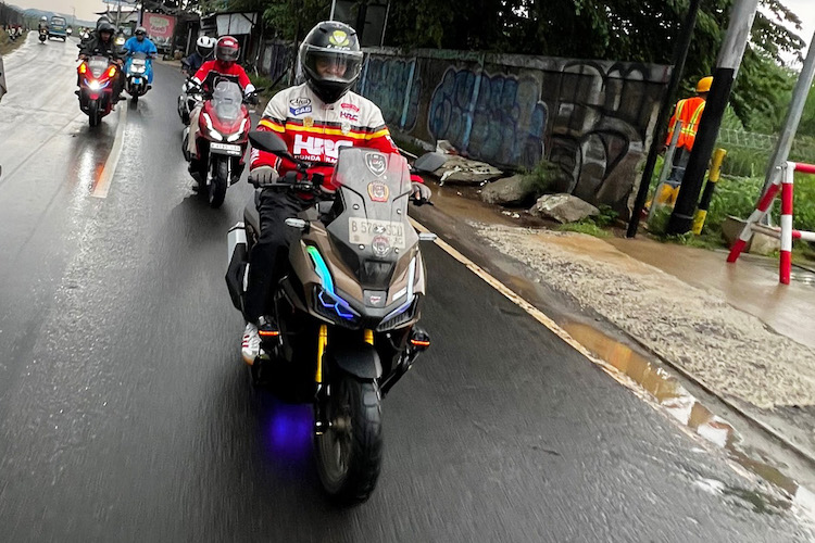 Komunitas Honda melakukan touring seru menggunakan motor Honda ADV160