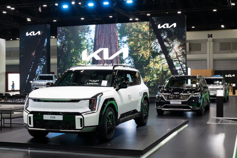 Deretan mobil KIA yang futuristik dan menggoda