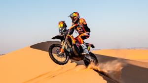 Dakar 2026 Etape 10: Daniel Sanders Alami Patah Tulang, Ricky Brabec Ambil Alih Takhta Klasemen RallyGP