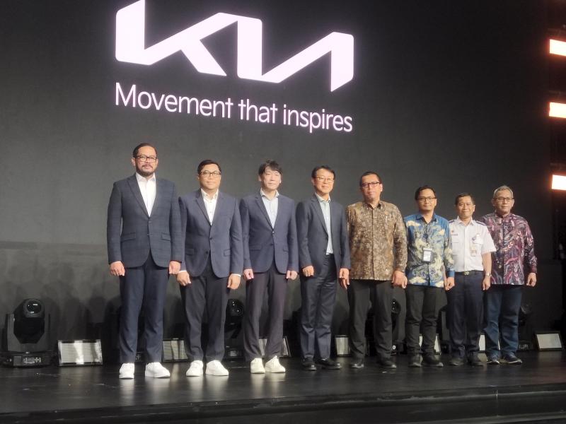 Petinggi Kia dan perwakilan pemerintah dalam seremonial Kia`s Next Chapter di Jakarta