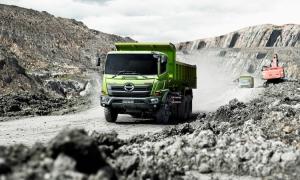Hino Jadi Market Leader Medium Duty Truck, Raih 56 Persen Pangsa Pasar di 2025