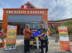 Dukung Kualitas Pendidikan, KTB Donasi Fuso Colt Diesel Ke SMK Negeri 3 Sorong