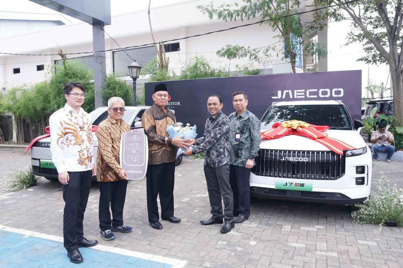 Persemian dealer Jaecoo Semarang diikuti penyerahan unit ke konsumen