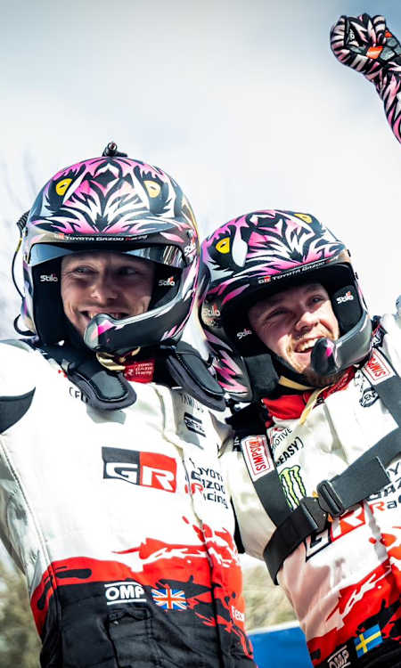 Oliver Solberg dan navigator Elliott Edmondson (Toyota), kemenangan perdana di seri perdana tahun ini. (Foto: wrc)