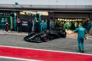 F1 2026 Tes Barcelona:  AMR26, Karya Perdana Adrian Newey di Aston Martin Mulai Meraung