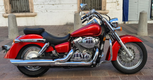 Si Paling Kalem: Mengapa Honda Shadow 750 Adalah Hidden Gem di Dunia Moge Indonesia