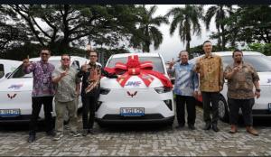 Perkuat Logistik "Green Expedition", JNE Tangerang Borong Wuling Mitra EV