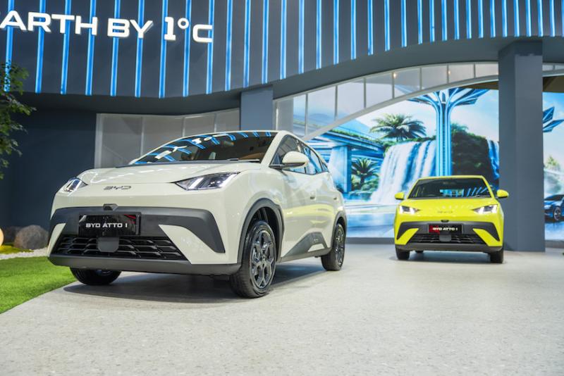 Tampilan futuristik dari BYD ATTO 3 Advanced Plus yang dihadirkan di IIMS 2026