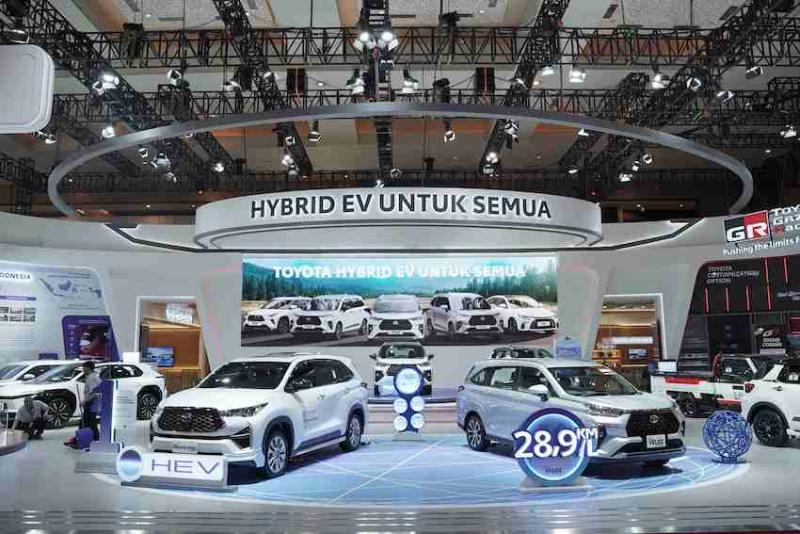 Deretan mobil Toyota Hybrid yang tampil menggoda masyarakat