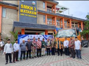 KTB Donasi Unit Mitsubishi Fuso Fighter Kepada SMK Negeri 3 Mataram
