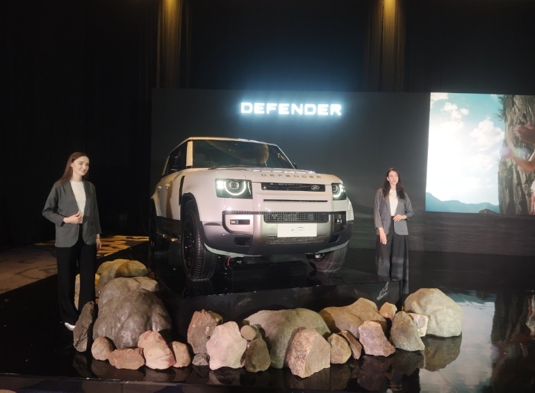 Tampilan Land Rover Defender MY2026 tampil menggoda pecinta mobil tangguh di Indonesia 