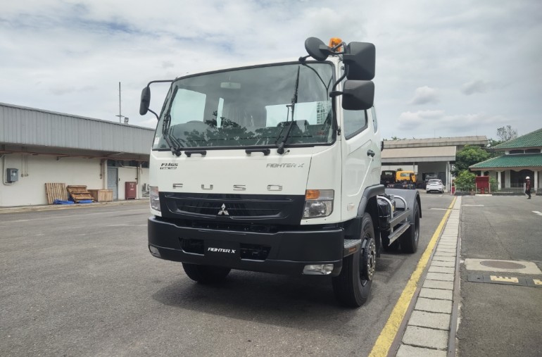Truk Fuso yang menjadi salah satu andalan untuk angkutan logistik