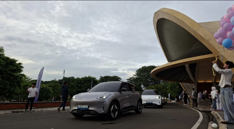 Deretan unit Geely EX2 yang resmi diterima oleh konsumen di TMMI, Jakarta Timur 