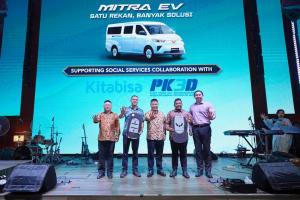 Wuling Donasikan Dua Unit Mitra EV Minibus Untuk Mendukung Layanan Sosial