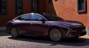 Geely Starshine 8: Sedan PHEV dengan Jangkauan Listrik 225 KM Resmi Pre-Sale