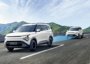 KIA Carens vs Innova Zenix: Adu Mewah Interior yang Bikin Betah