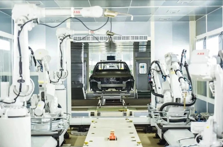 Pabrik GAC yang menggunakan teknologi robotik canggih