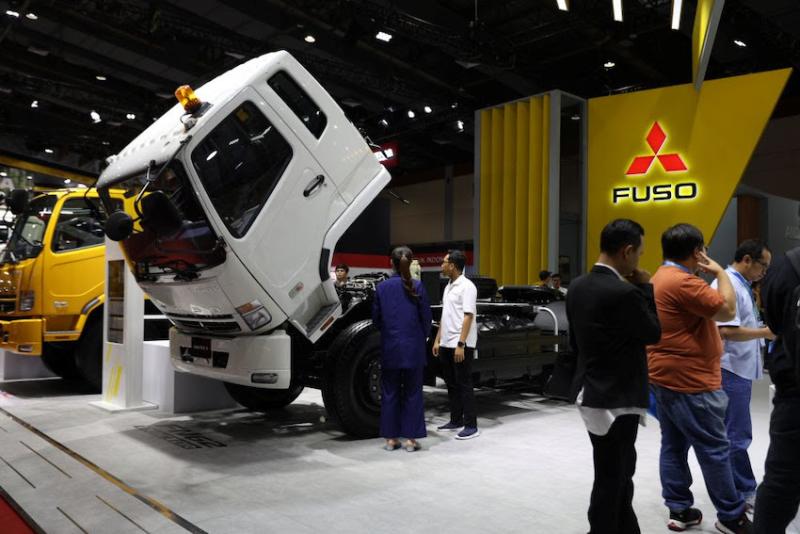 Truk Mitsubishi Fuso yang dipamerkan di GIICOMVEC 2026