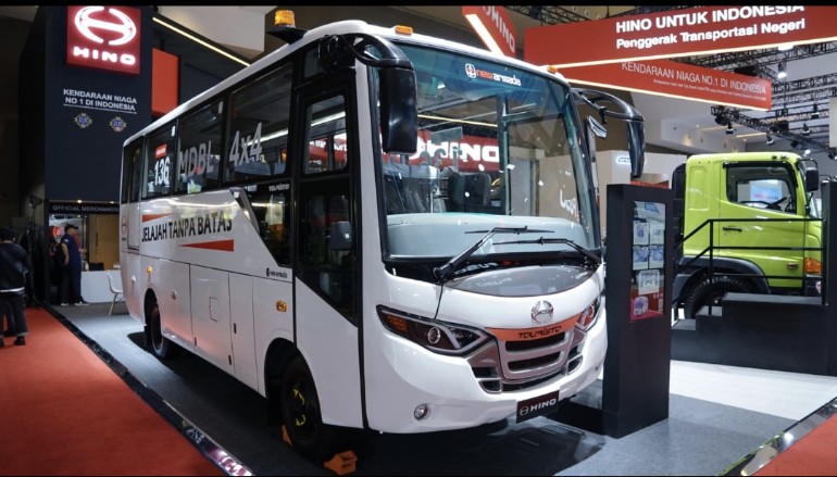 Bus baru Hino untuk transportasi di Medan berat yang ekstrem 