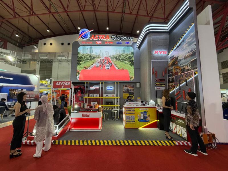 Booth Astra Otoparts di area pameran GIICOMVEC 2026